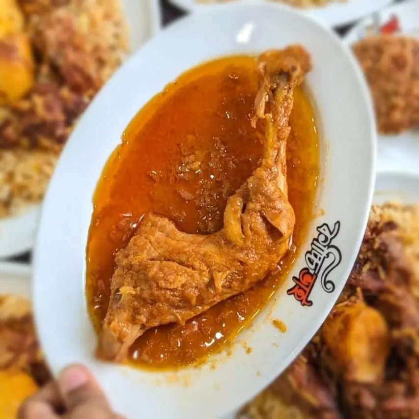 Quarter deshi Sonali chicken roast with leg and breast piece β served plain but pairs perfectly with polao for a delicious traditional meal.