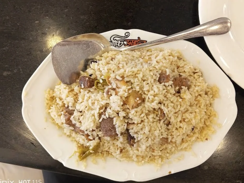 Flavorful mutton teheri, featuring tender mutton pieces cooked with aromatic spices and basmati rice, creating a deliciously savory one-pot meal.